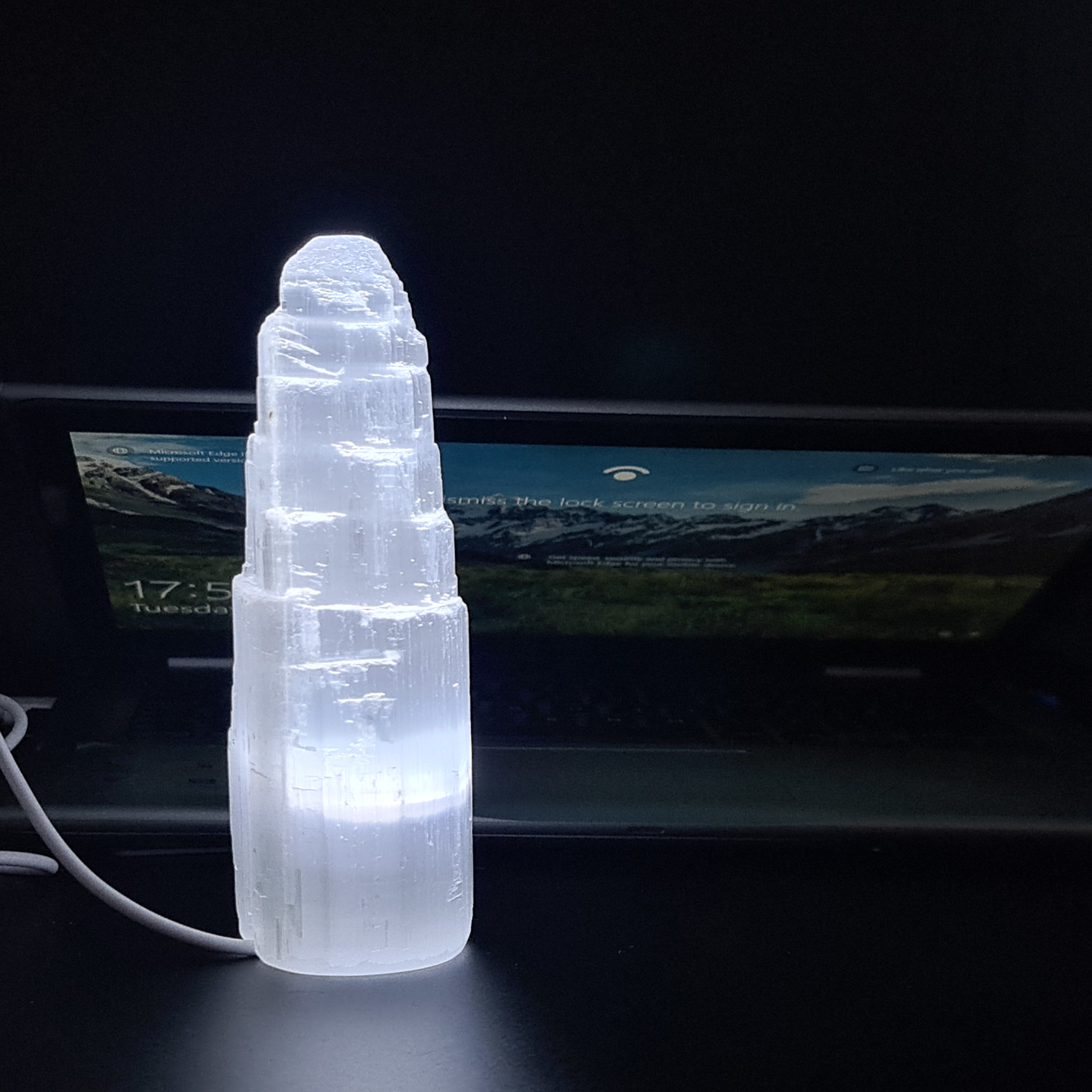 Selenite USB lamp - Mountain (static white)