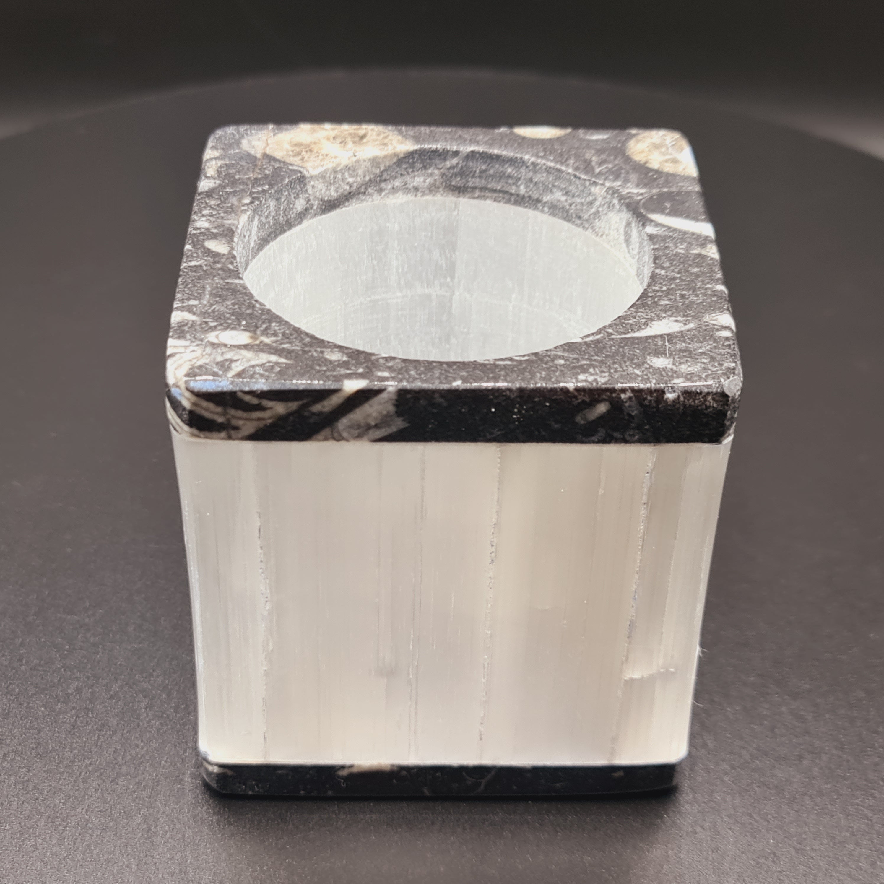 Selenite Tealight with black marble - Square