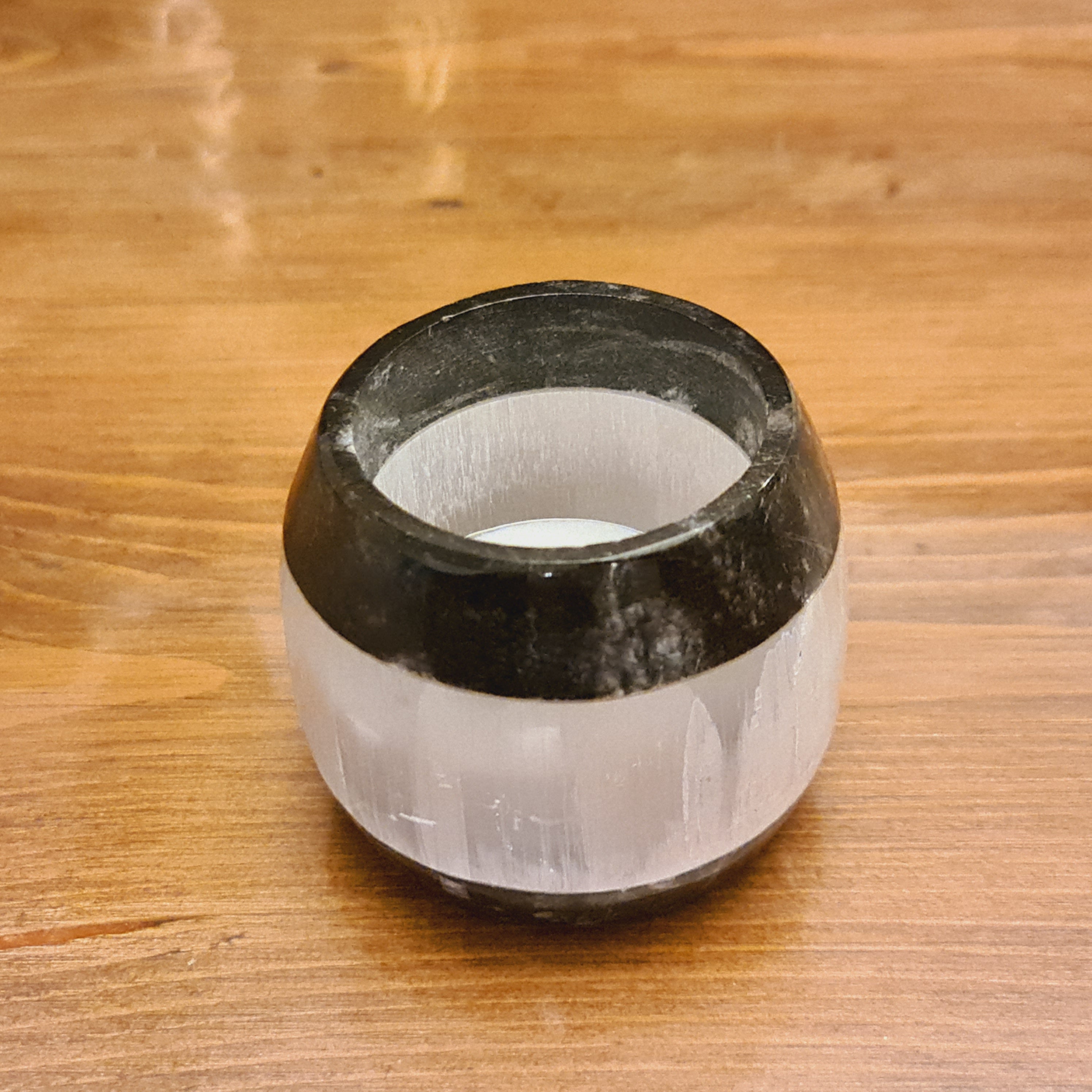 Selenite Tealight holder with black marble - Cylinder